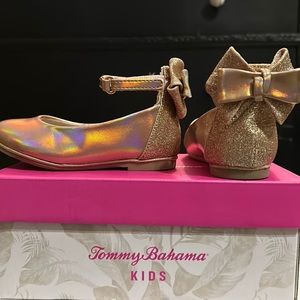 Rose gold Girl’s toddler dress shoe. Worn twice. Size 6.